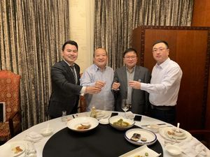 李毅到访上海